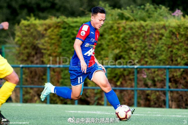 美女露尿口网站
